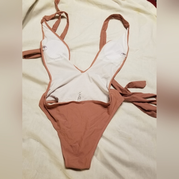 NWOT ADJUSTABLE WAIST Sexy plunge wrap strappy one piece SMALL - Picture 4 of 8